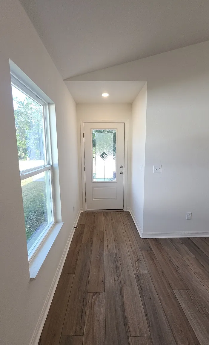 3 bed, 2.0 bath, 1211 sqft, $1,765 — Photo 2