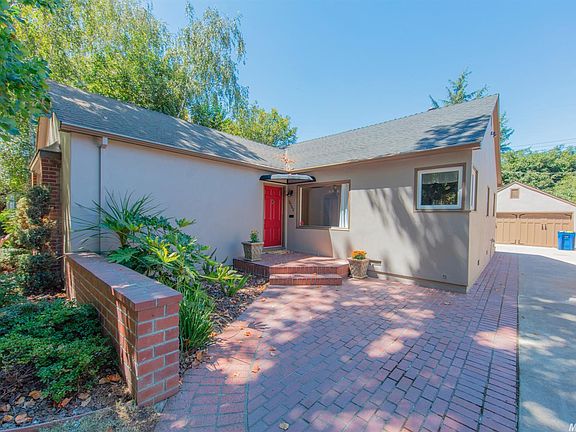 2nd image of 2562 Land Park Dr