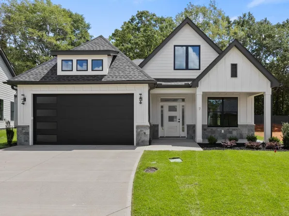 7 Mercy Dr, Greenville, SC 29607
