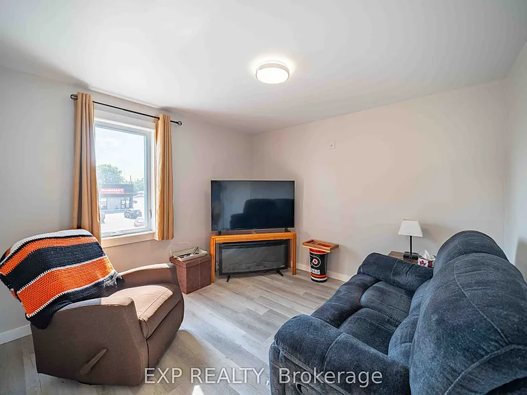 4515 Ste Catherine St #B — Photo 4