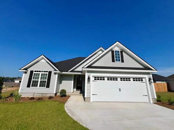 3990 Landings Cir, Hahira, GA 31632