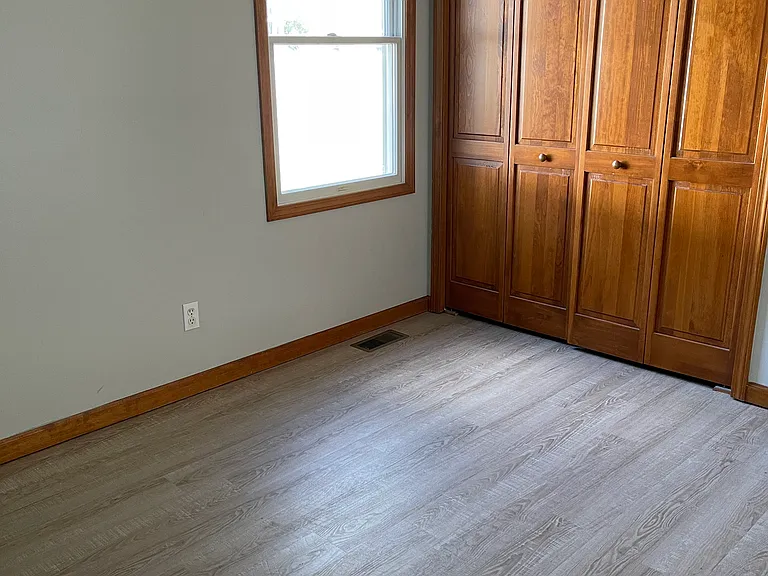 106 Meadowlands Dr — Photo 8