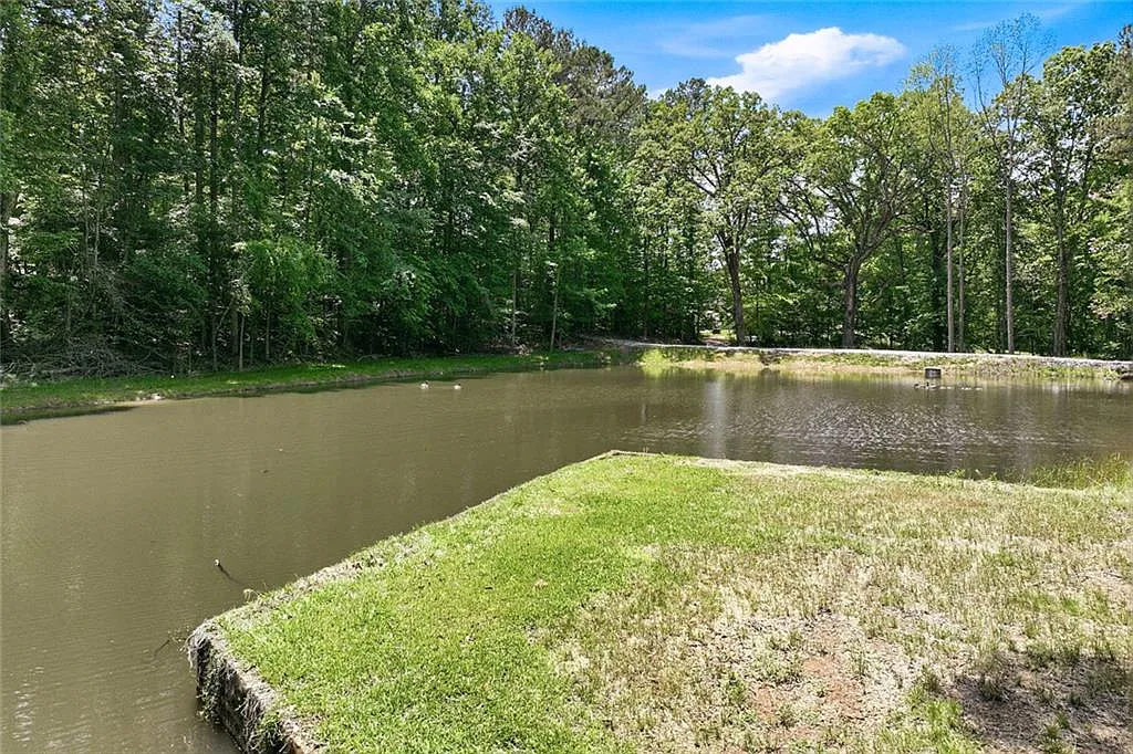 5 bed, 4.5 bath, 7552 sqft, $9,000 — Photo 4