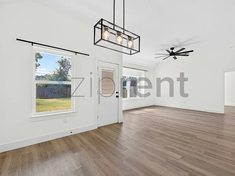 4941 Townsend Dr — Photo 10