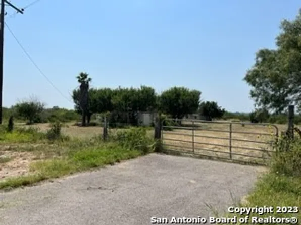 12212 N IH 35, Moore, TX 78057