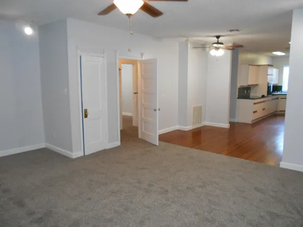 2219 Post Office St #3, Galveston, TX 77550