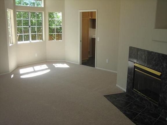 4th image of 12949 Claremont Ct