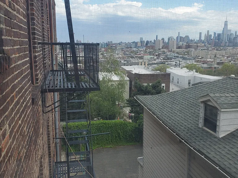 650 Palisade Ave — Photo 13