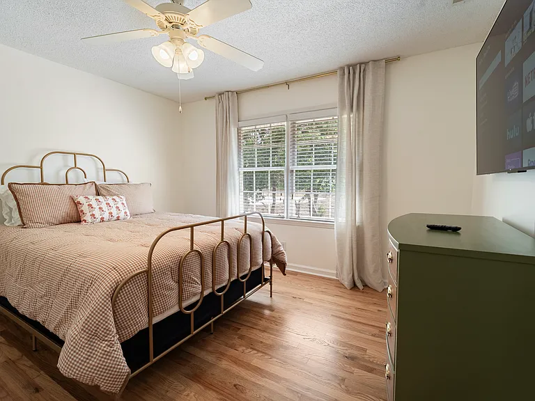 605 Regent Rd — Photo 15