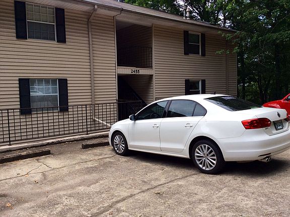 Parking in rear of building 