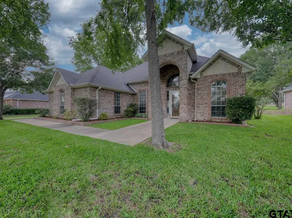 205 Clubview Dr, Lindale, TX 75771