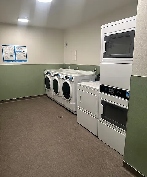Nichols Court Apartments — Photo 42