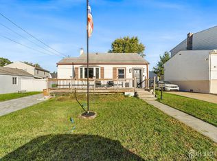 44 Eisenhower Dr, Sayreville, NJ 08872