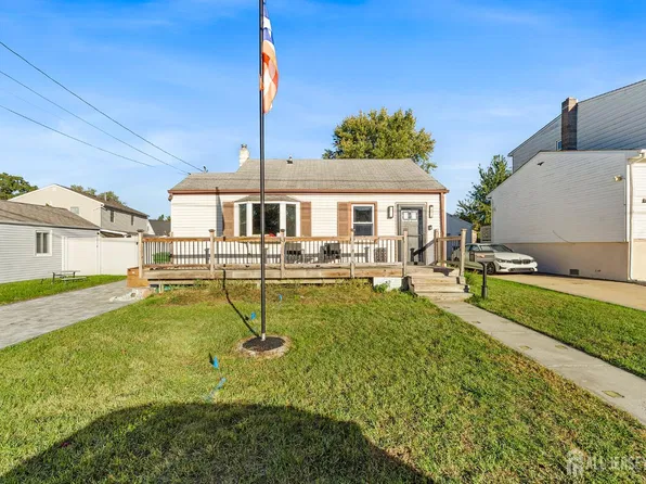 44 Eisenhower Dr, Sayreville, NJ 08872