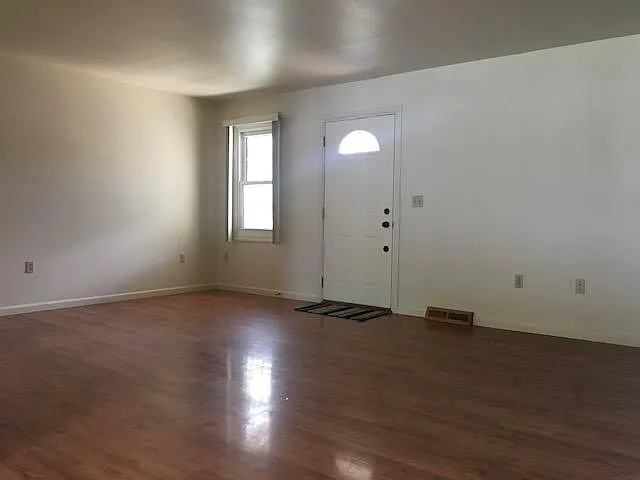 3 bed, 1.5 bath, 1276 sqft, $1,675 — Photo 4