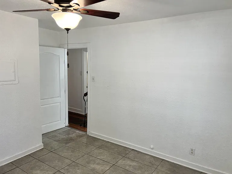 146 Eross St — Photo 8