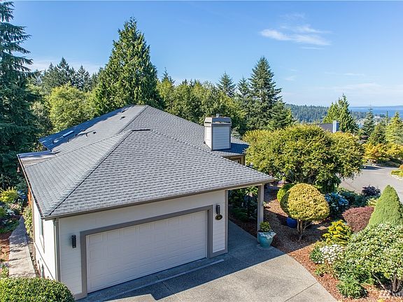 3rd image of 64 Deer Hollow Cir
