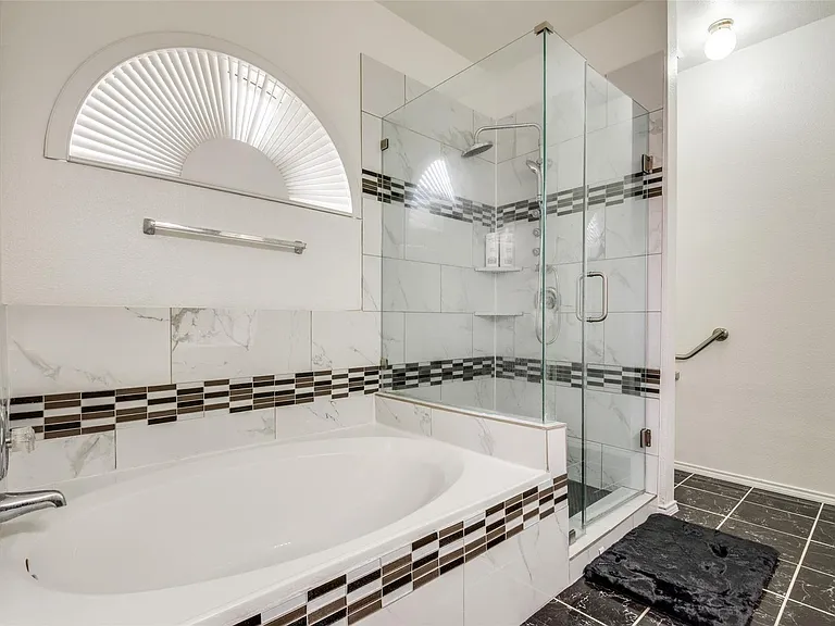 9720 Kingsmill Dr — Photo 12