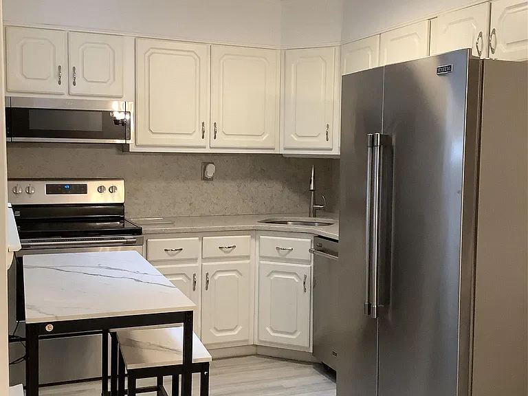406 Woodbridge Dr #B — Photo 2
