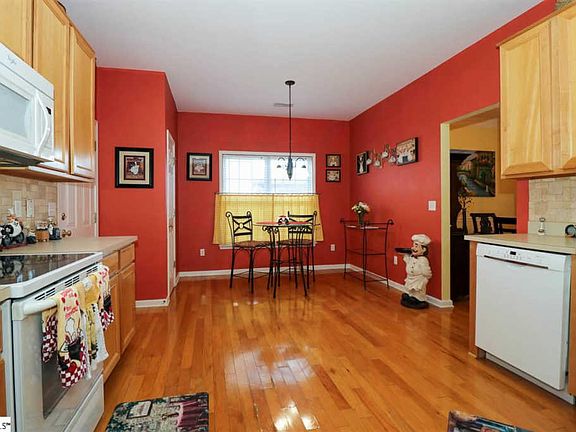 2nd image of 719 Thistlewood Dr