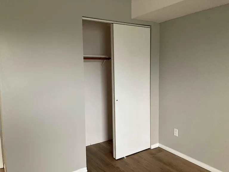 48 Shrewsbury Green Dr #E — Photo 8