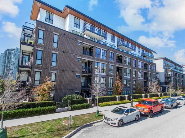 750 Dogwood St #411, Coquitlam, BC V3J 4B9