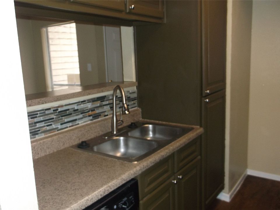 2nd image of 1500 S Interstate 35 APT 711
