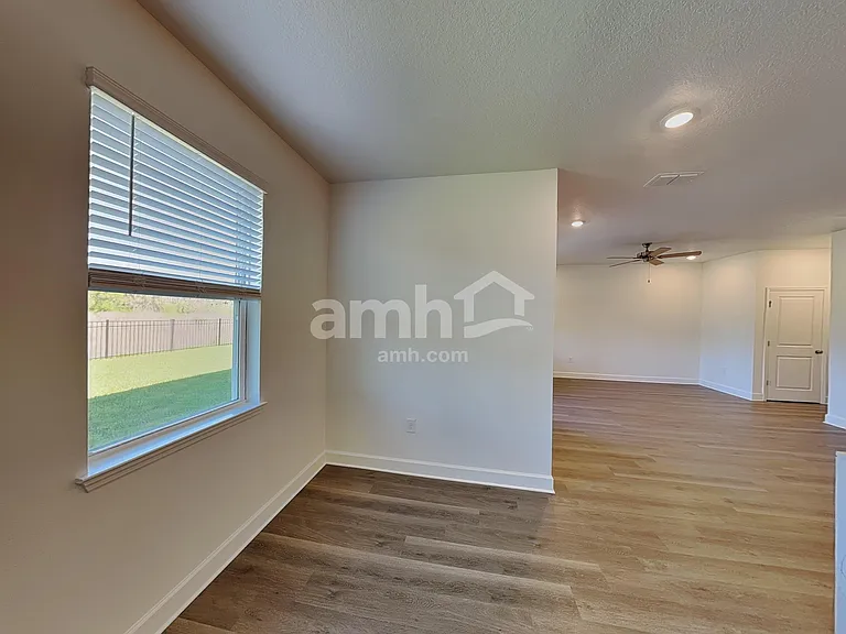 3319 Muscatine Ave — Photo 6