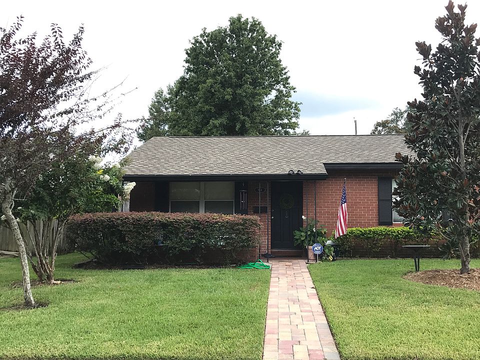 1st image of 934 49th Ave N