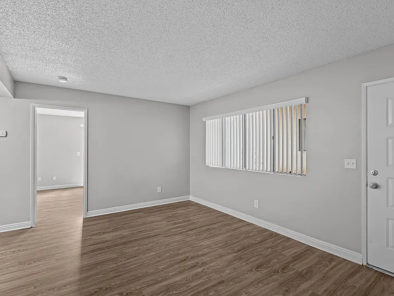 La Sierra Apartments — Photo 36