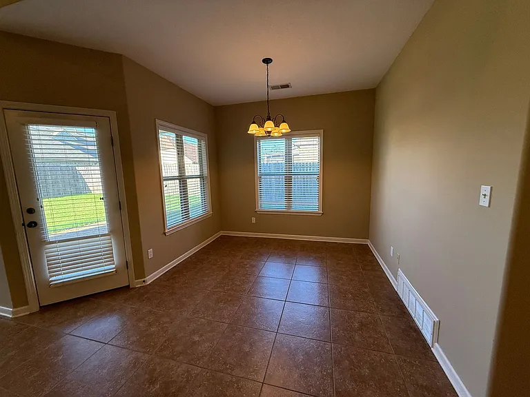 7904 Pips Ridge Ln — Photo 6