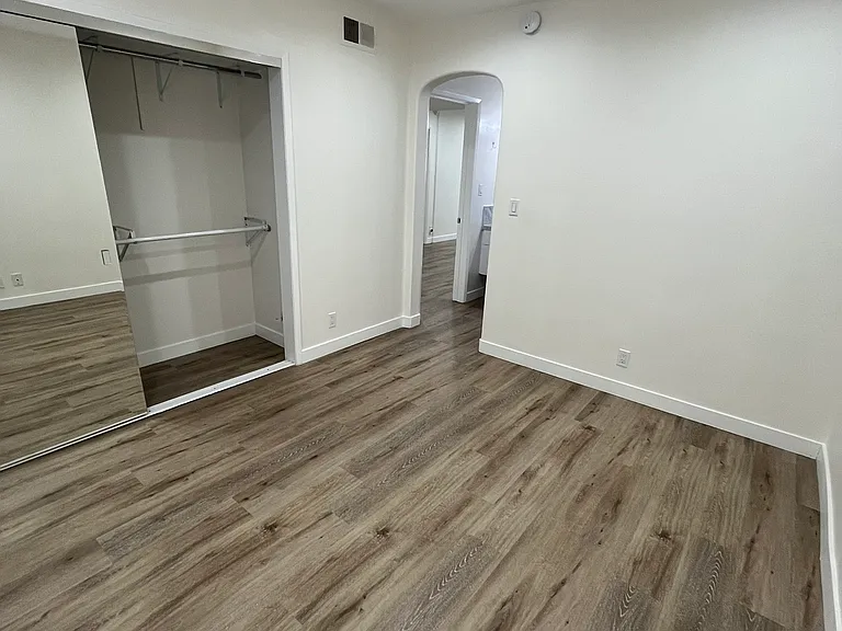 1331 Roxbury Dr #2 — Photo 16