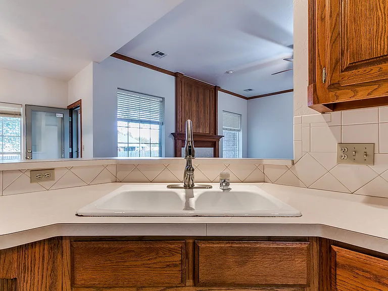 2913 Daybreak Dr — Photo 34