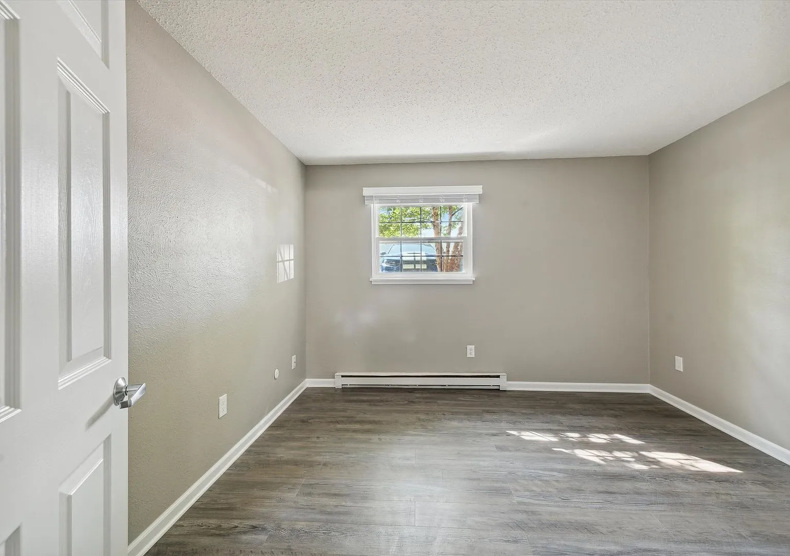 4013 Harvest Ln — Photo 3