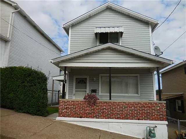 1114 Center St photo 1