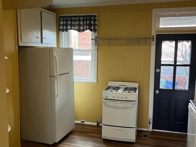 610 Harding Pl — Photo 4