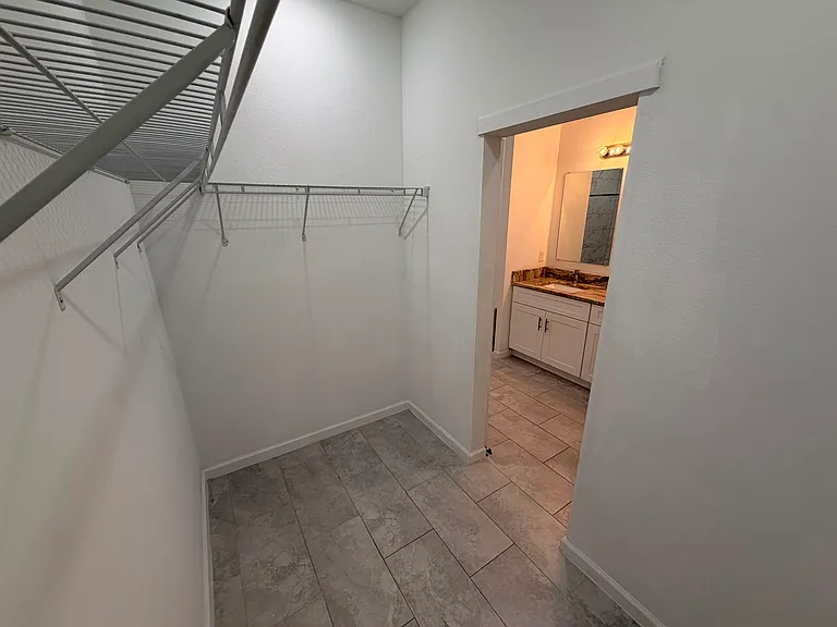 407 Mulberry Ct — Photo 12