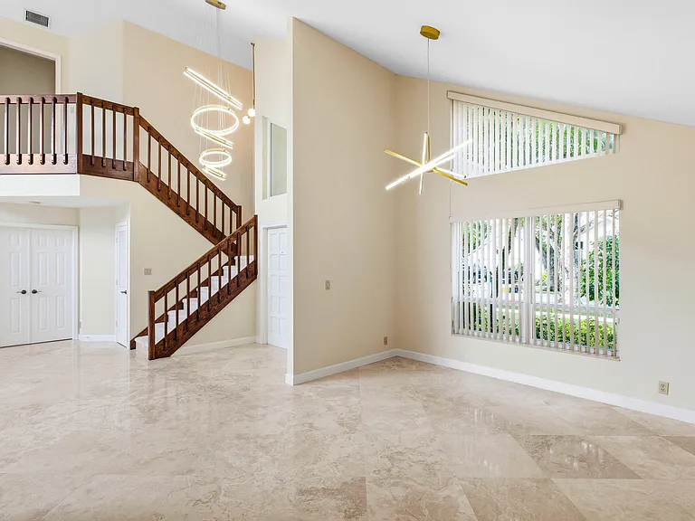 4720 NW 28th Ave — Photo 9
