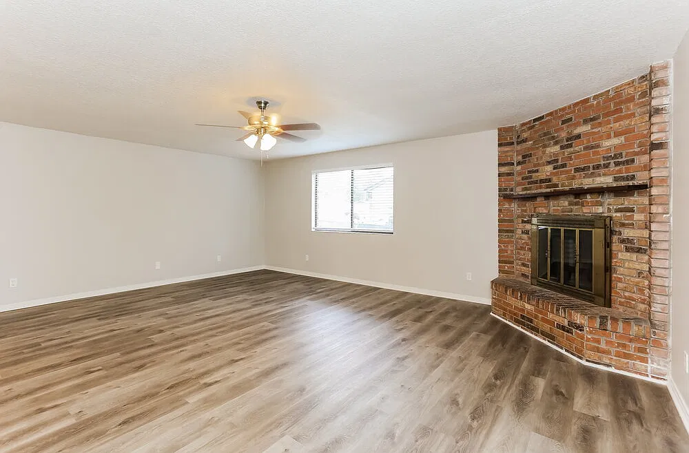 3 bed, 2.0 bath, 1549 sqft, $3,410 — Photo 4