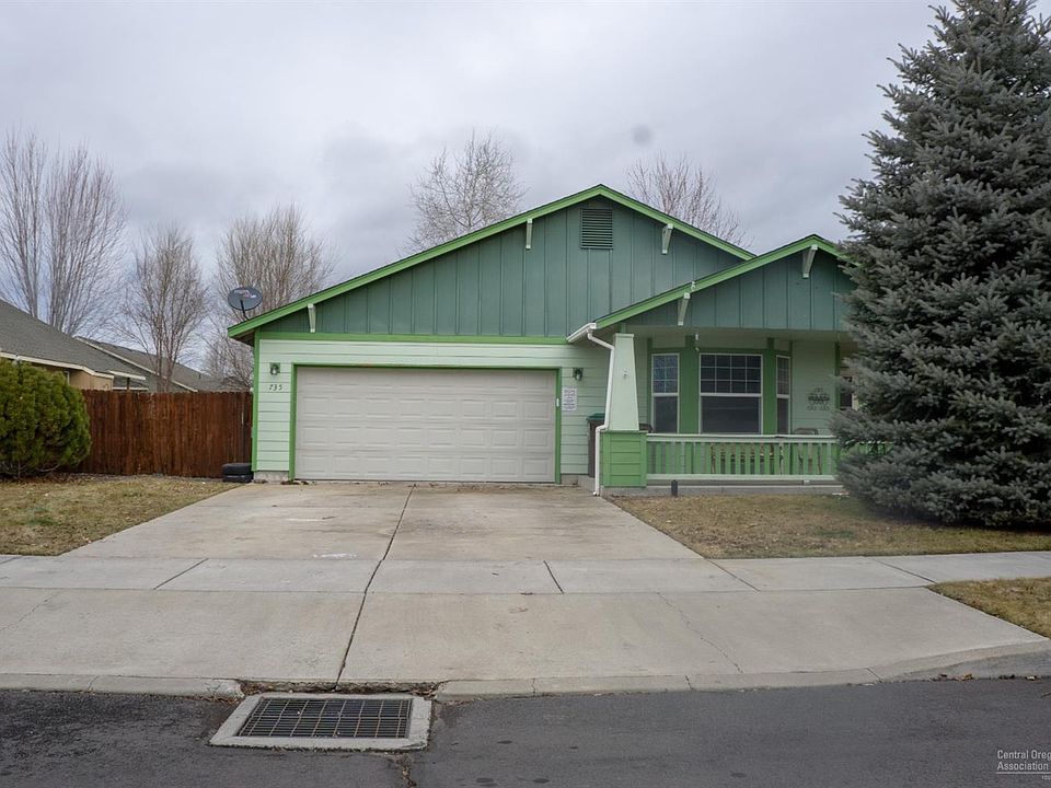 2nd image of 735 NE Sandstone Ct