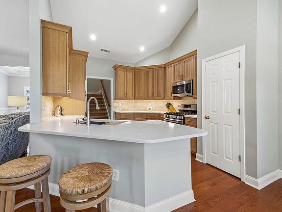 5th image of 703 Meadow Haze Ct