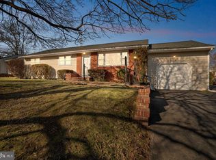 8 Todd Ln, Ewing, NJ 08638