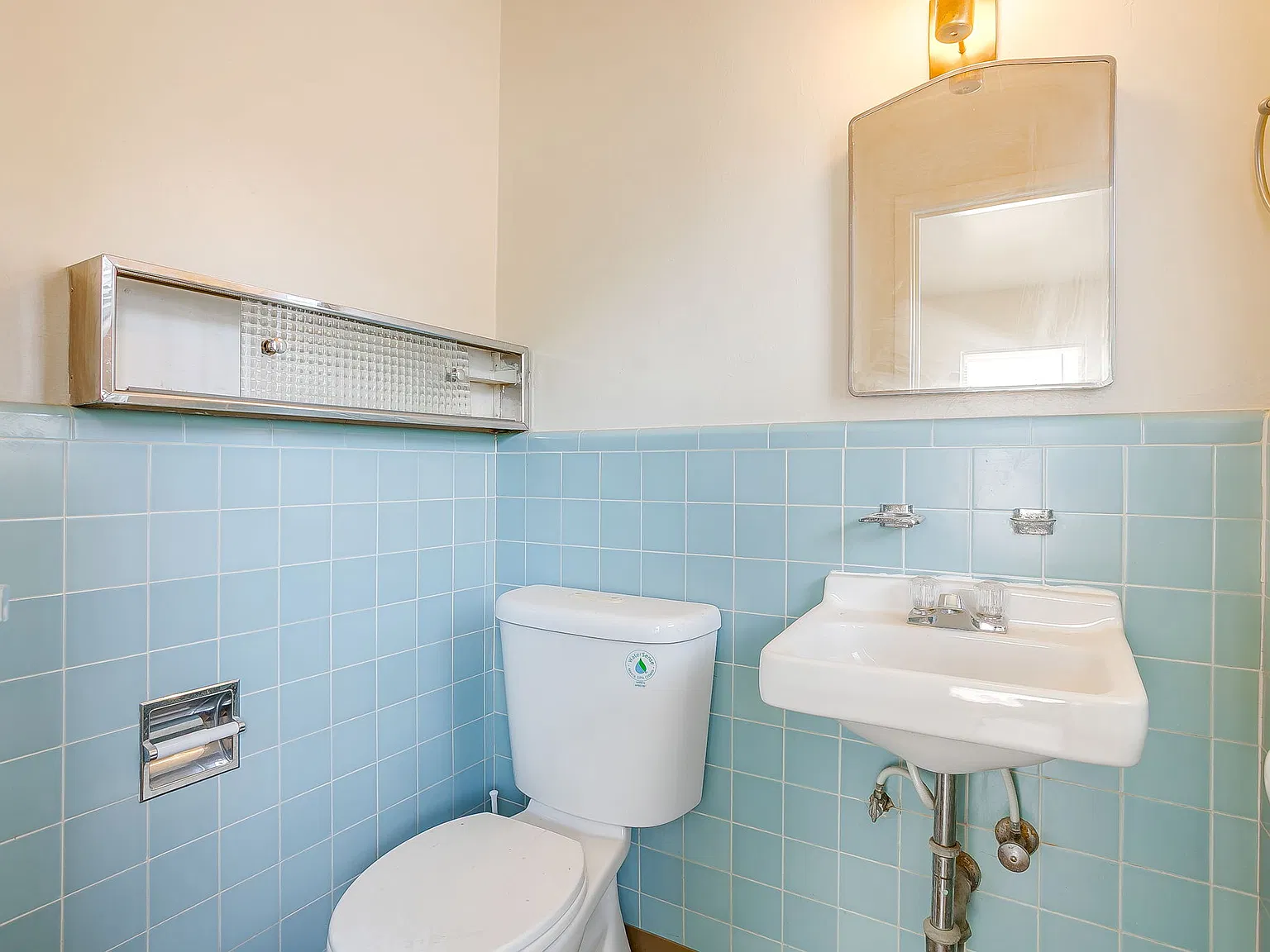 3 bed, 1.5 bath, 1174 sqft, $1,600 — Photo 3