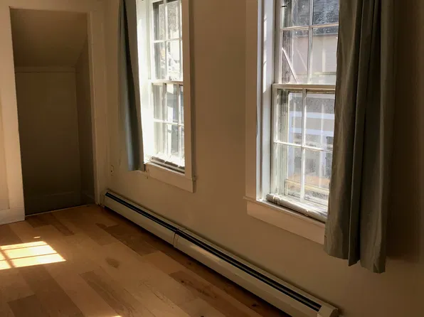12 North St, Brattleboro, VT 05301