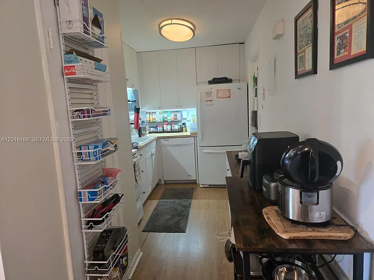 1950 N Andrews Ave #208D — Photo 8