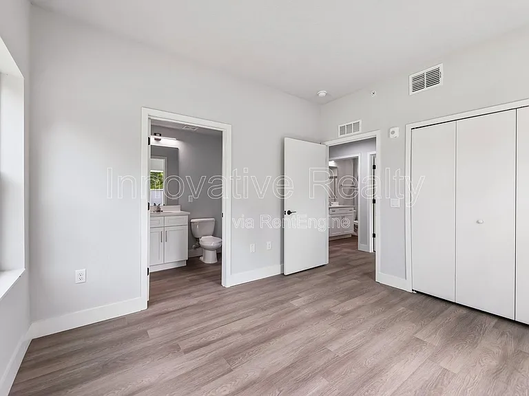 Las Palmas Apartments — Photo 29
