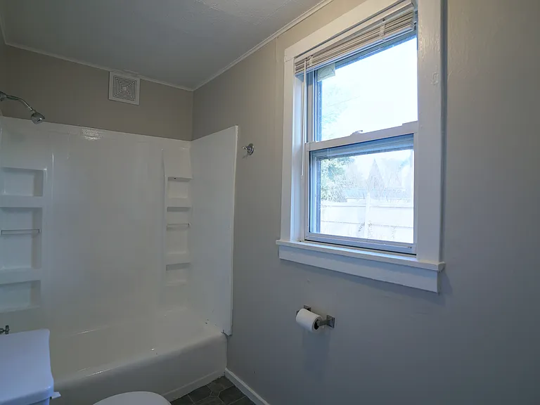 616 Liberty St — Photo 10