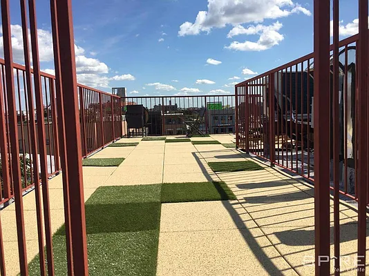 Rented by Space Link Realty | media 6