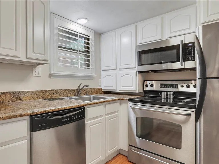517 E Jefferson St #45 — Photo 15