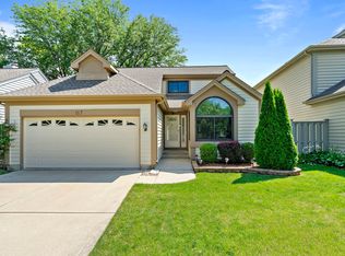 117 Seneca Trl, Bloomingdale, IL 60108